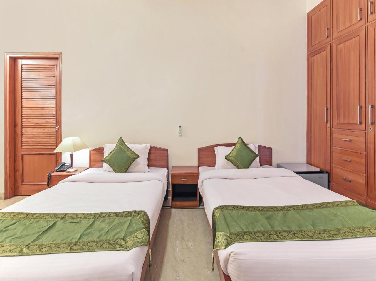 Treebo Trip The Nest Corporate Hotel Greater Noida Eksteriør billede