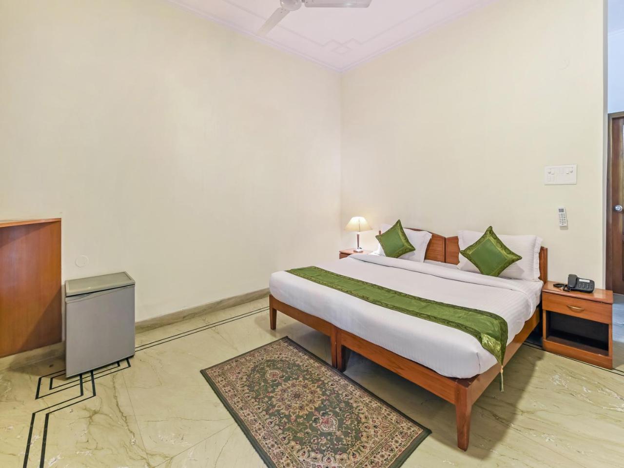 Treebo Trip The Nest Corporate Hotel Greater Noida Eksteriør billede