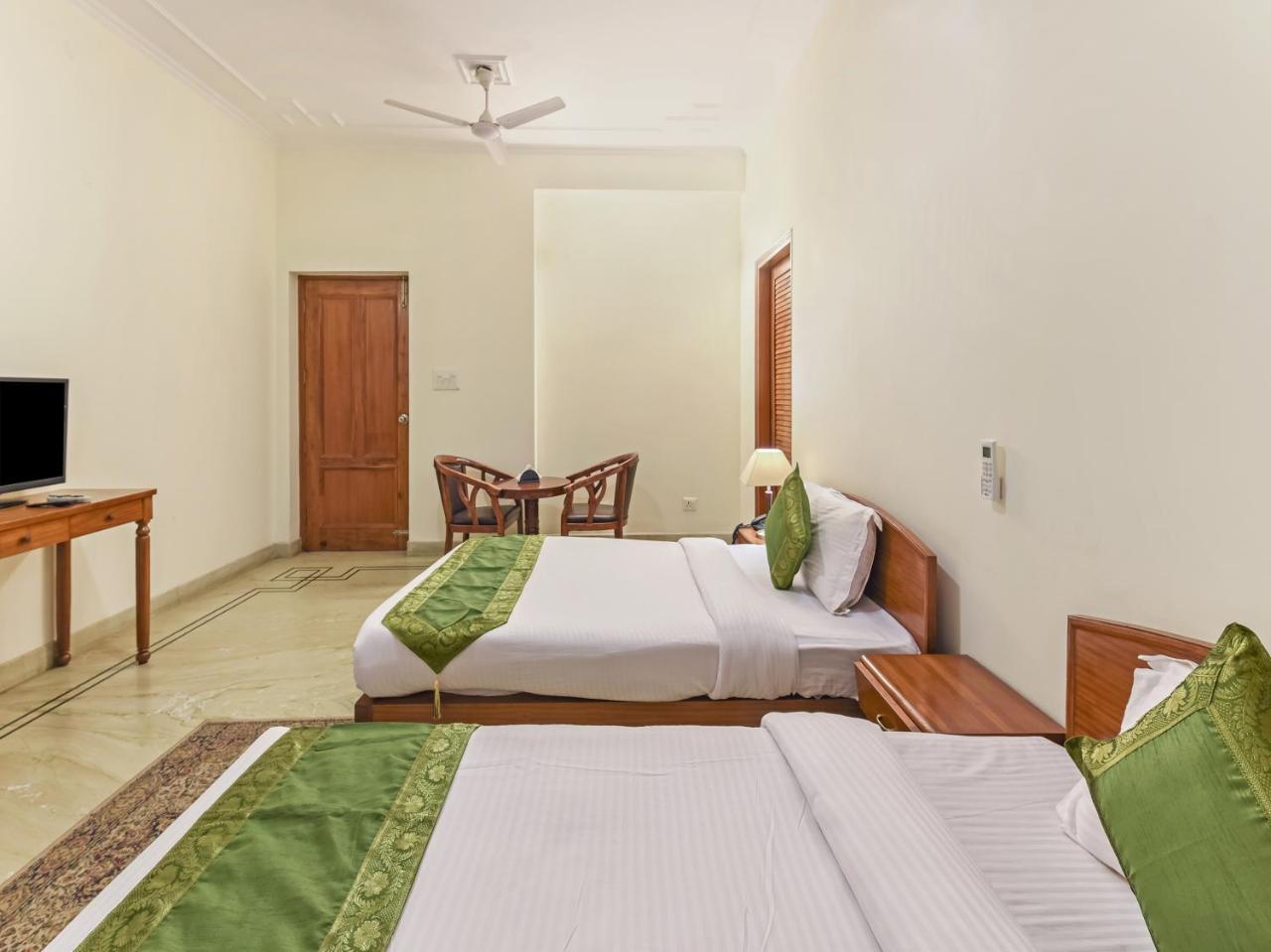 Treebo Trip The Nest Corporate Hotel Greater Noida Eksteriør billede