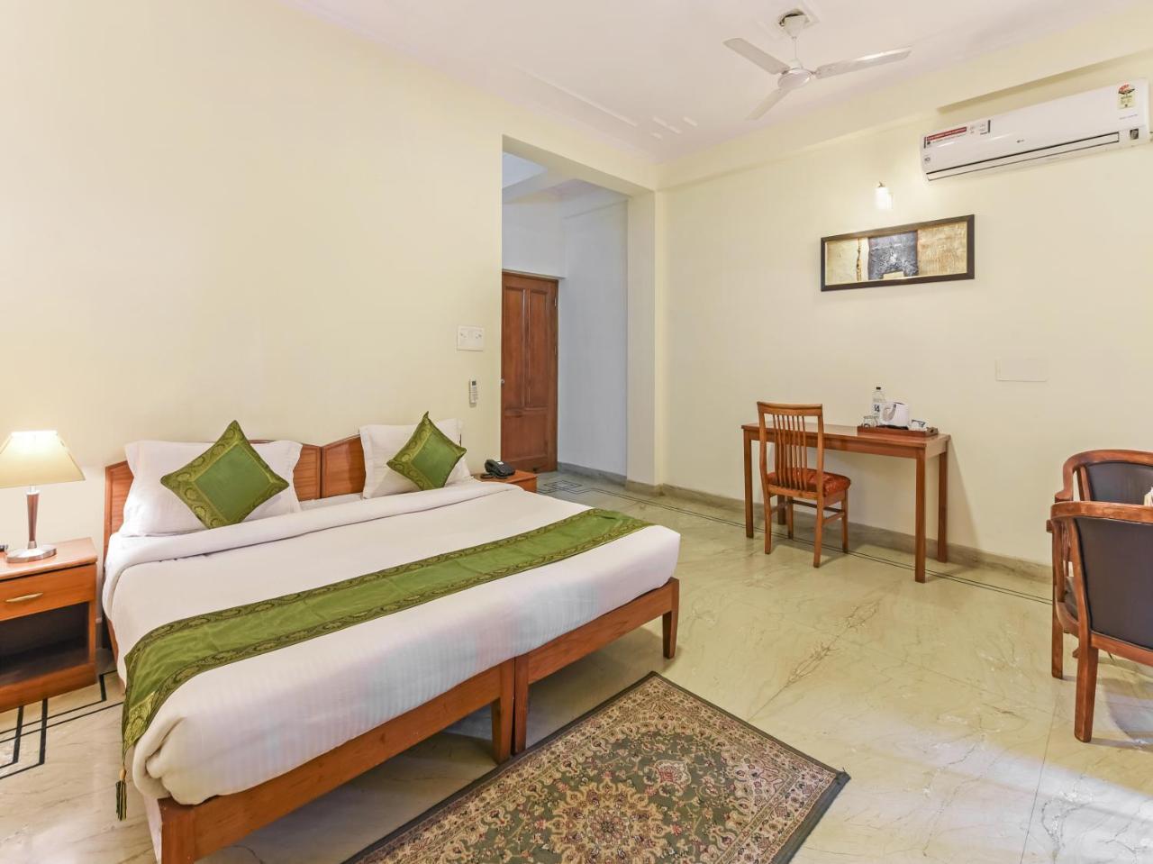 Treebo Trip The Nest Corporate Hotel Greater Noida Eksteriør billede