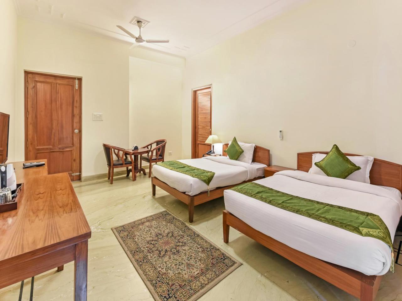 Treebo Trip The Nest Corporate Hotel Greater Noida Eksteriør billede
